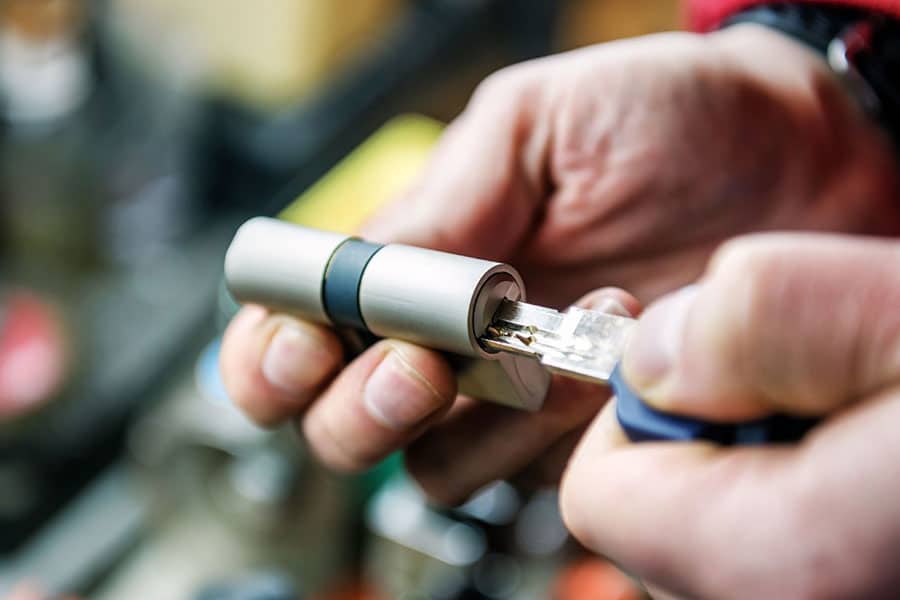 Razones para realizar cambio de bombines Irún